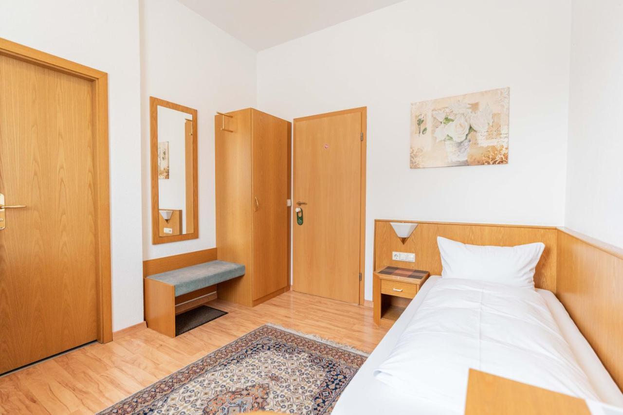 Hotel Am Roemerplatz Улм Екстериор снимка