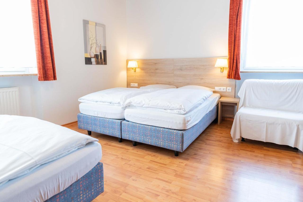 Hotel Am Roemerplatz Улм Екстериор снимка