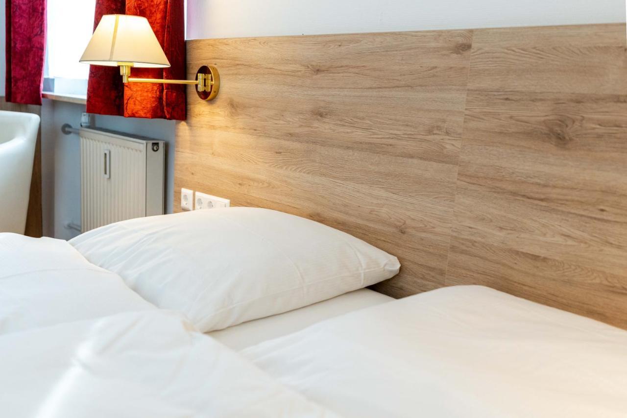 Hotel Am Roemerplatz Улм Екстериор снимка