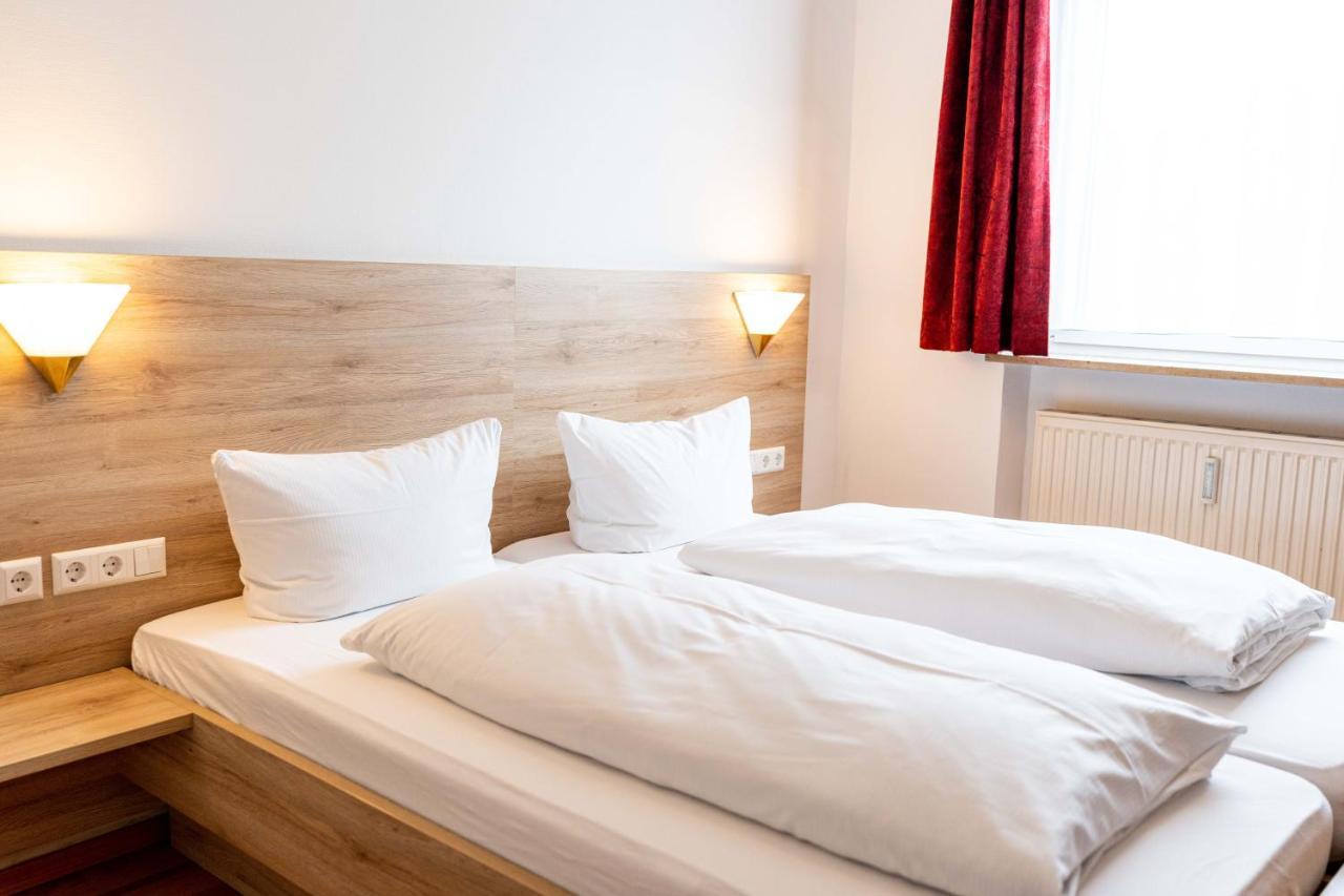 Hotel Am Roemerplatz Улм Екстериор снимка