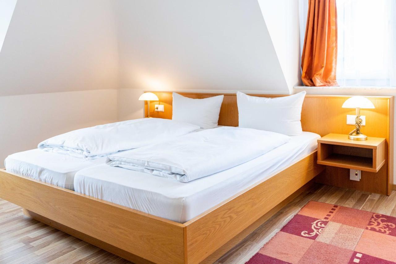 Hotel Am Roemerplatz Улм Екстериор снимка