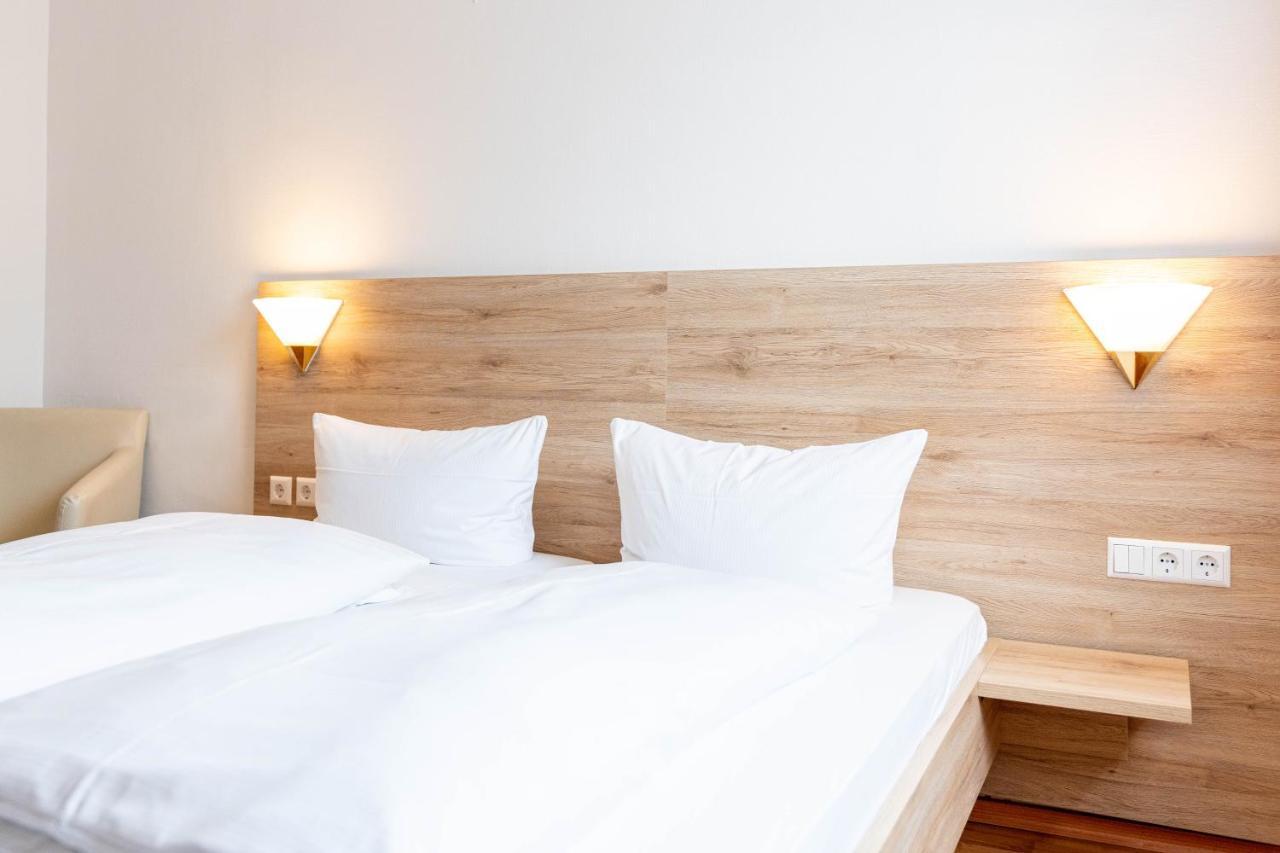 Hotel Am Roemerplatz Улм Екстериор снимка