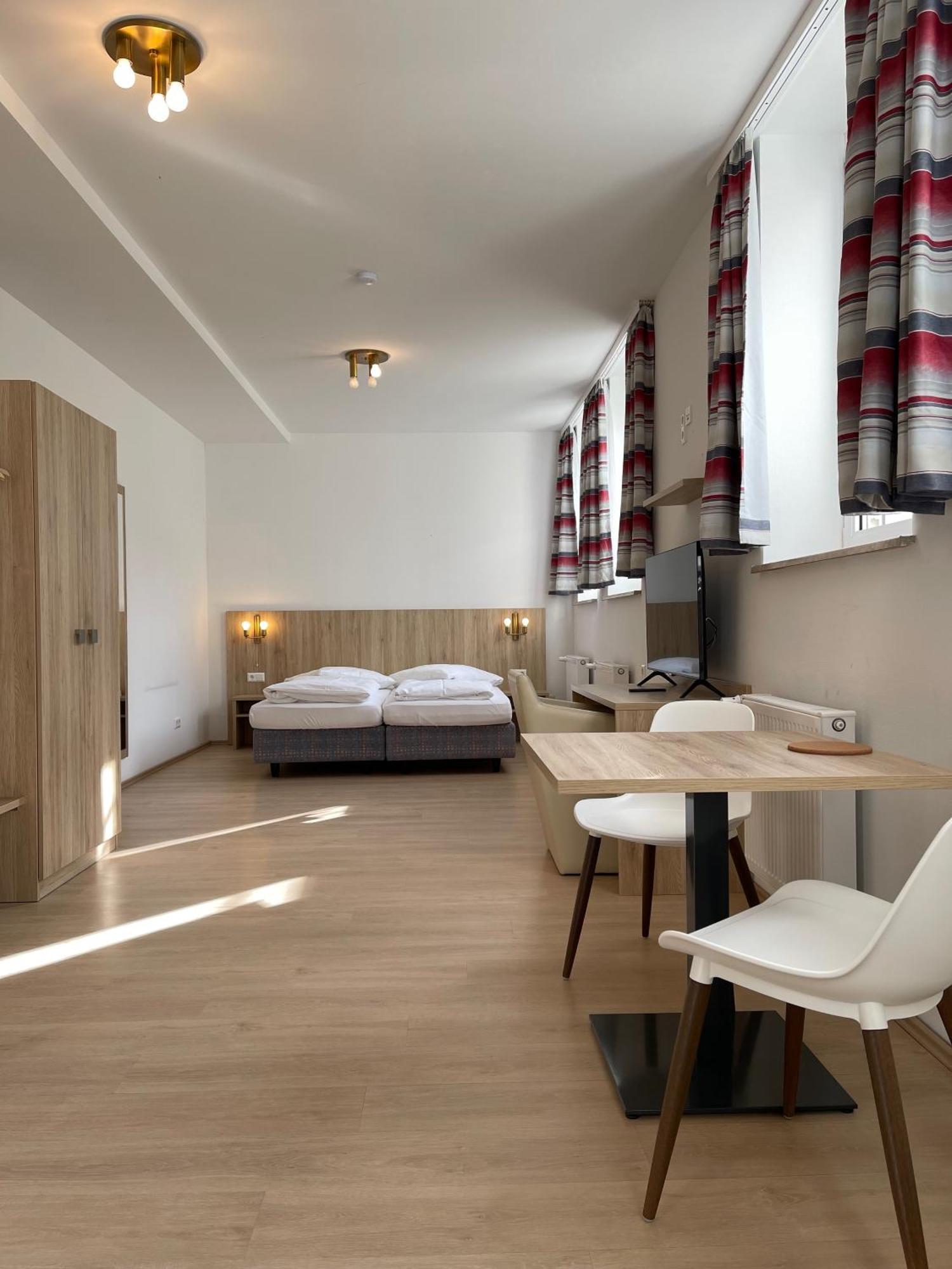Hotel Am Roemerplatz Улм Екстериор снимка