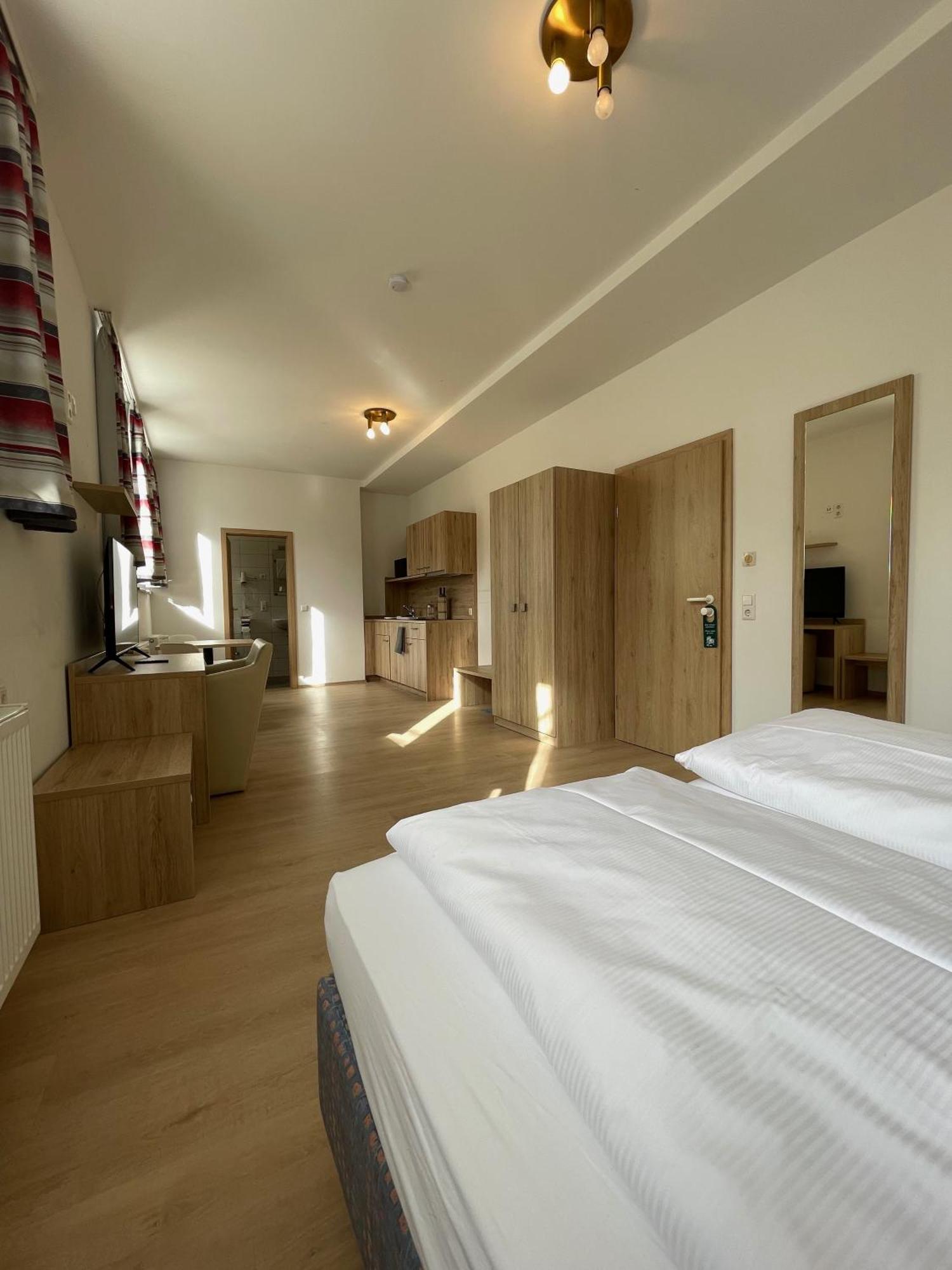 Hotel Am Roemerplatz Улм Екстериор снимка