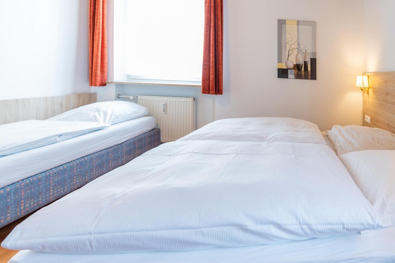 Hotel Am Roemerplatz Улм Екстериор снимка