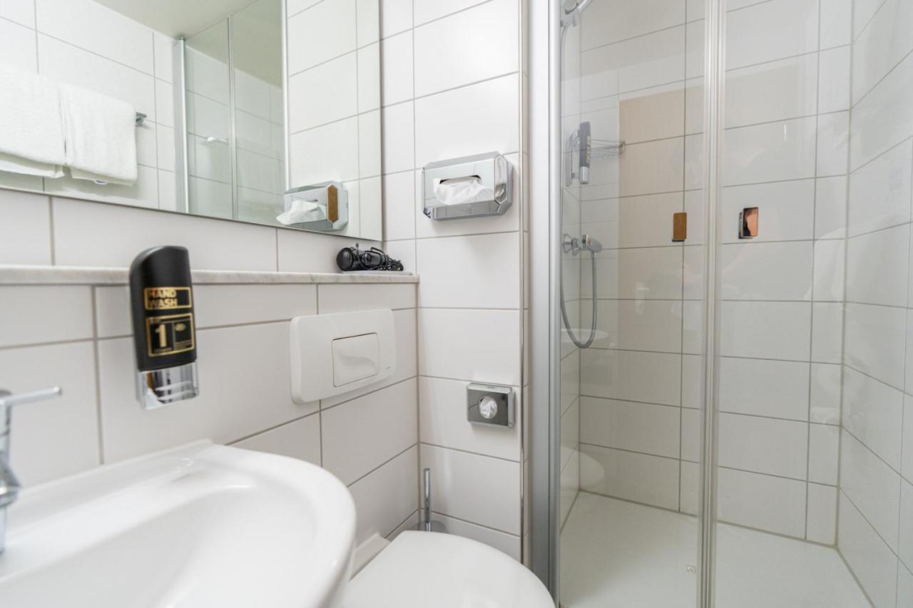 Hotel Am Roemerplatz Улм Екстериор снимка