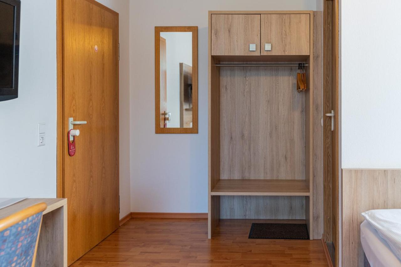 Hotel Am Roemerplatz Улм Екстериор снимка